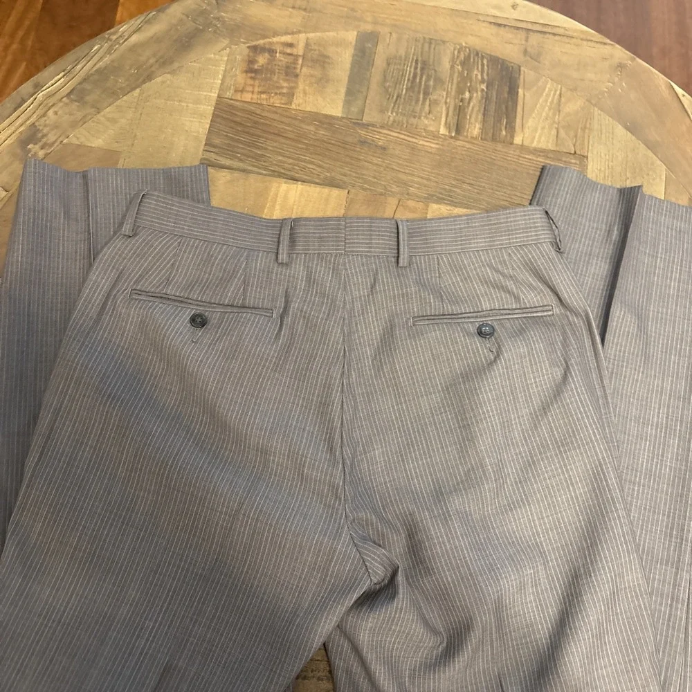 CALVIN KLEIN Mens Gray Pinstripe Wool Flat Front 2 Pc Suit 38S Jacket 32x30 Pant - Picture 12 of 12